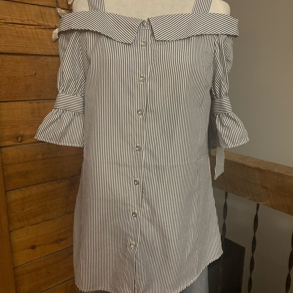 SOLD.  NRW Blouse - Picture 5 of 5